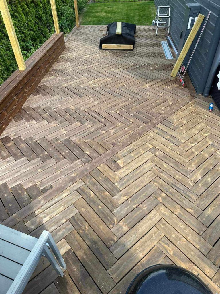 gulv legging og snekkerjobber